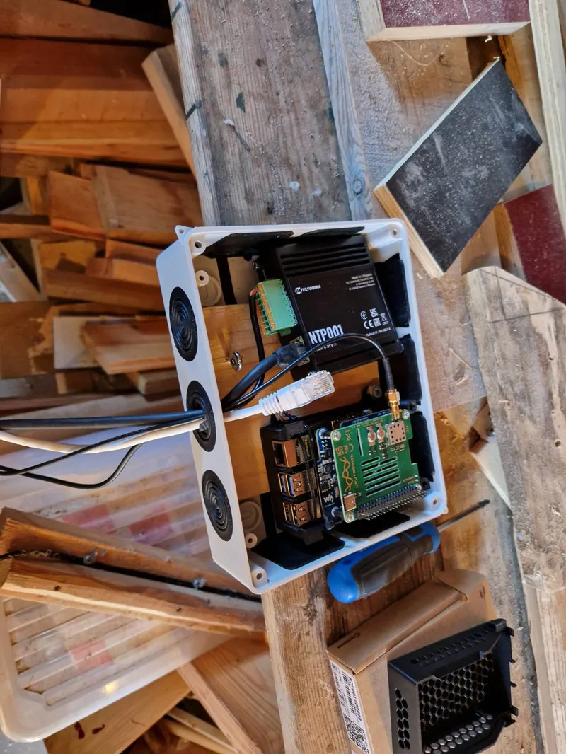 Clock Pi: GPS-disciplined Stratum-1 NTP server